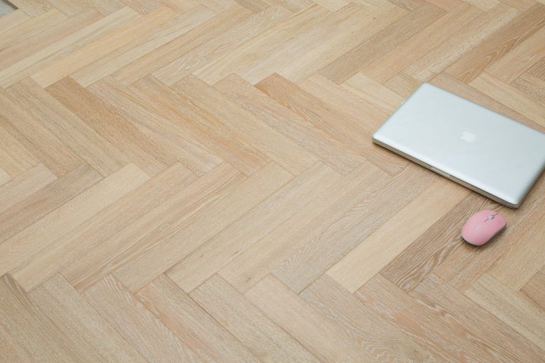 suelos de roble blanco texturizado para proyectos comerciales